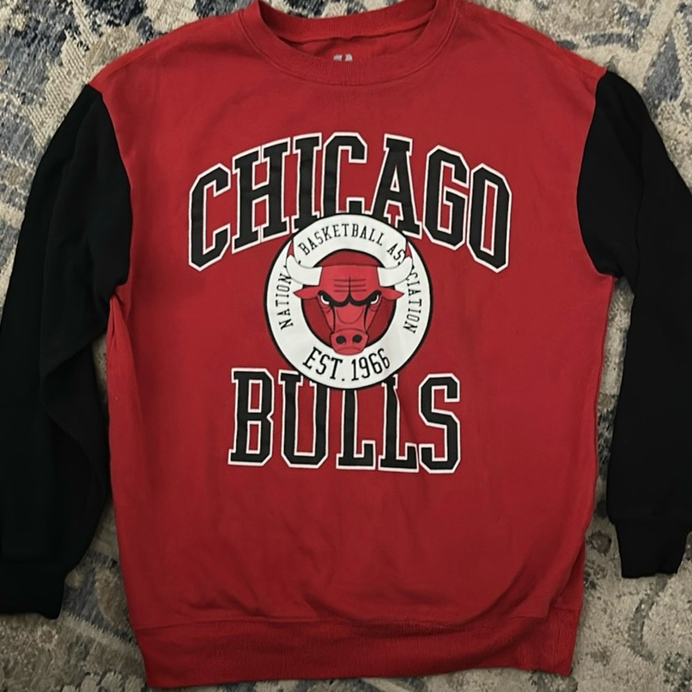 Chicago Bulls Red and Black Sweatshirt NBA Licensed size Small